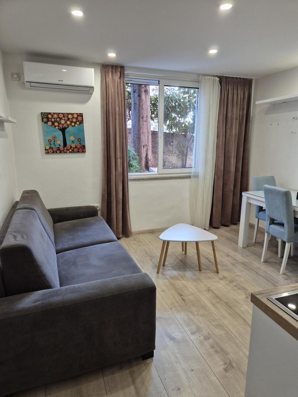 Cozy Close To Centre Apartman