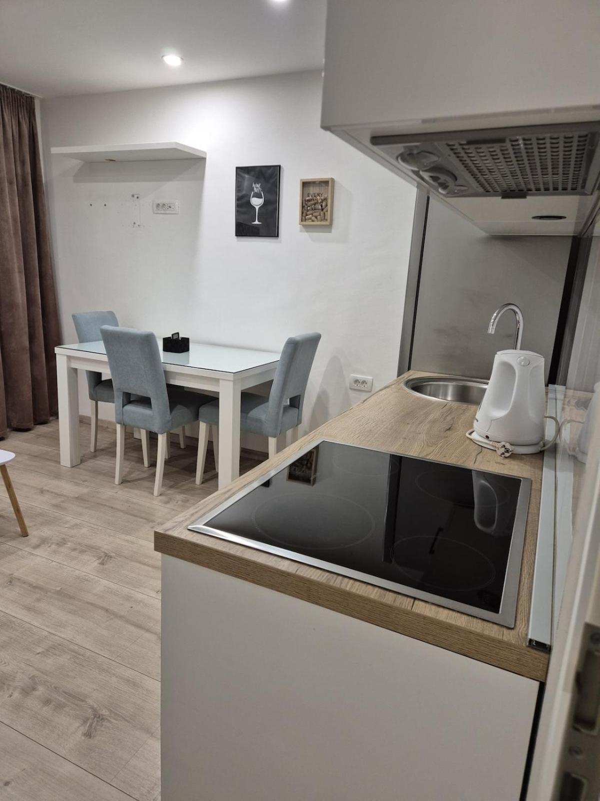 Apartman Cozy Close To Centre Split