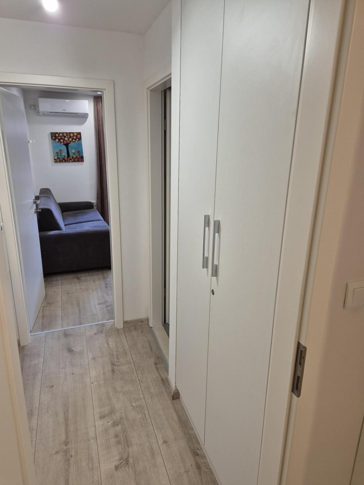 Cozy Close To Centre * Split