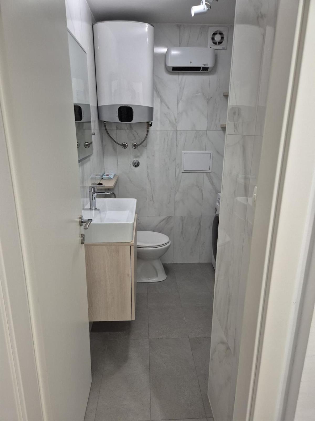 Cozy Close To Centre * Split